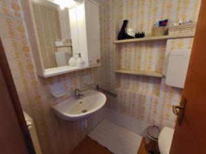 Zimmer mit Bad und Garagenparkplatz