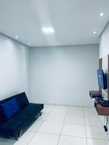 Pitangueiras 1 , 2 dormitórios, piscina climatizada, 100 m praia, duas vagas de garagem e Wi-Fi