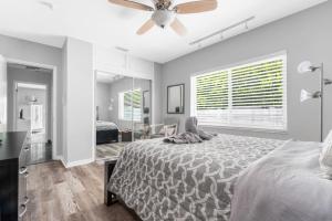 Casa Flamingo Intracoastal Front with Heated Pool a and 75 ft Dock