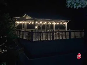 Bills Bungalow on Lake Burton with Top Dock and Patio - Clayton