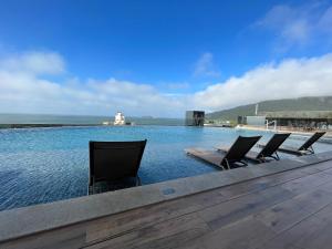 Apartamento fantástico, piscina vista mar