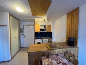 Appartement confortable à Val Cenis Lanslebourg, 300m des pistes, 5 personnes, balcon, casier à skis - FR-1-508-40