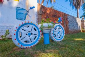 Casa com 2 suítes, cozinha completa , área de lazer, piscina infantil, 10 min do parque aquático