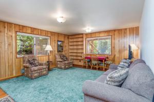 Hutchings Cabin & Apt.