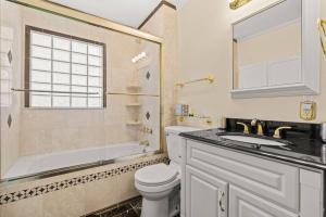 Serenity Views Retreat - Close to City and Parkway!