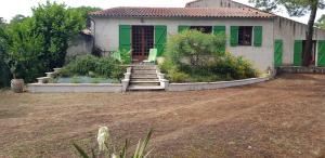 MAISON DE CHARME AVEC JARDIN CLOS