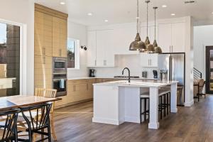 Albatross on the 8th home