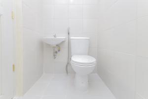 RedDoorz near RS Sari Asih Ciledug