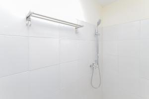 RedDoorz near RS Sari Asih Ciledug