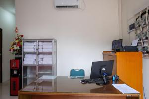 RedDoorz near Alun Alun Magelang 2