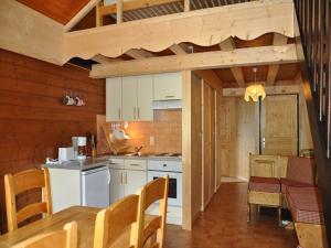 Appartement central avec balcon et parking - FR-1-692-4