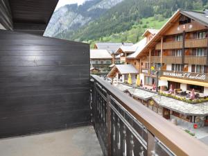 Appartement central avec balcon et parking - FR-1-692-4