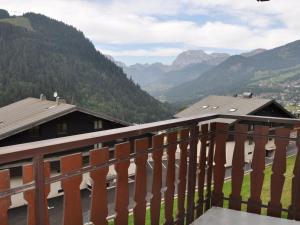 Appartement charmant près des pistes avec balcon et parking - FR-1-693-75