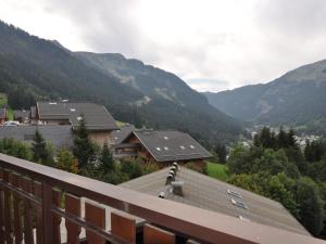 Appartement charmant près des pistes avec balcon et parking - FR-1-693-75