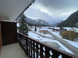 Studio paisible proche centre, balcon et parking - FR-1-693-78