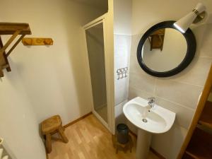 Appartement Spacieux de 3 Pièces avec Grande Terrasse et Accès Direct aux Pistes à La Chapelle-dAbondance - FR-1-692-53