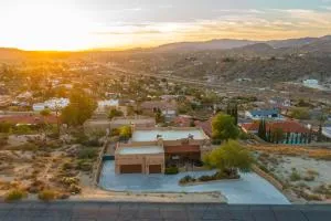 Rockaway Retreat - Miles of High Desert Views! - Pioneertown