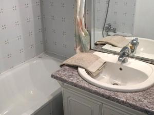 Appartements LUCHON Appart 2 pieces 4 pers avec balcon et parking, pres centre-ville et thermes - FR-1-313-127 : photos des chambres