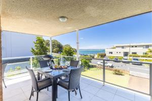 Portofino, 2,7 Laman St - Beautifully styled unit on first floor with stunning views, Air con, Wi-Fi and close to town