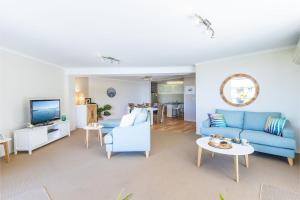 Portofino, 2,7 Laman St - Beautifully styled unit on first floor with stunning views, Air con, Wi-Fi and close to town