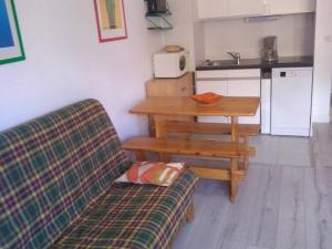 Studio rénové 4 pers, pied des pistes, loggia, cuisine équipée - FR-1-262-83