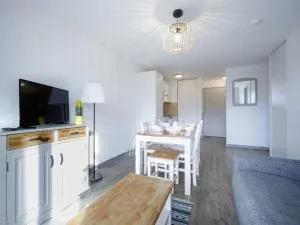 Appartement Neuf pour 6, Parking Gratuit, Skis et Accès Pistes en 5min - FR-1-695-4 - Mont