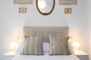 Holidays2Malaga Carrera Capuchinos Free parking Aircon Downtown