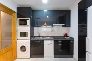 Holidays2Malaga Carrera Capuchinos Free parking Aircon Downtown