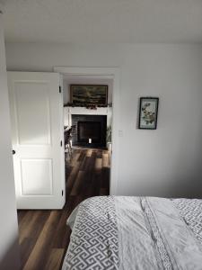 Tranquil & Tasteful One Bdrm Private Suite NE