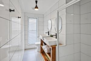 Private Outdoor Spa, Fire Pit - THE RETREAT COOLUM BEACH