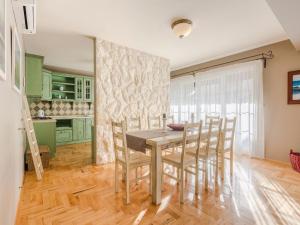 Apartments Škoda I, Škoda II