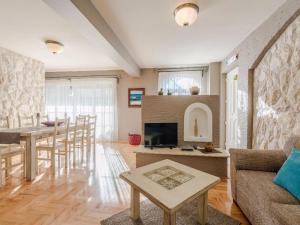 Apartments Škoda I, Škoda II