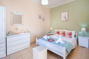 Xenia House