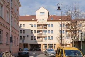 Józefińska Apartment with Balcony Cracow by Renters