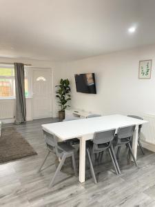 Elcot Close Private Room in a 4 Bed Shared House