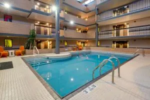 Best Western Plus Village Park Inn - كالغاري