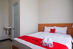 RedDoorz Syariah near Universitas Tidar Magelang