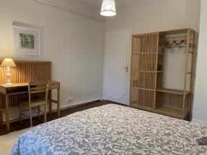 Appartement lumineux au cœur de Moulins avec balcon, parking et équipements complets - FR-1-489-398