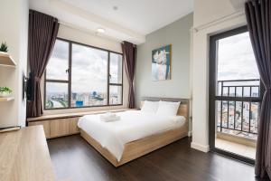 Infinity Pool Signature - Saigon Rivergate