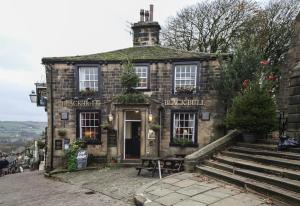 Haworth Prime Location 3 Bedroom Duplex Apartment