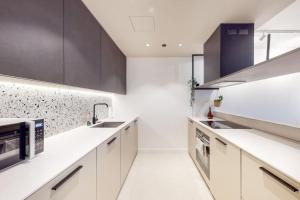 Modern 1 bed flat with balcony in Kensal Green