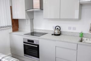 1 Bed City Studio near Theatre and Station Secure Parking