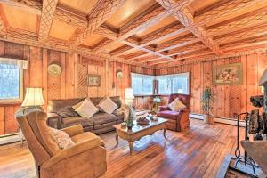 Old Time Catskill Mtn Retreat, Handcrafted Cabin!