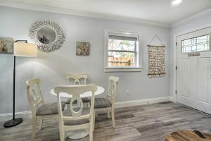 Indian Rocks Beach Retreat, Walk to Beaches!
