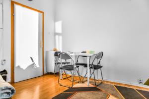 Joyful 2BR Apt. @ Millenium Tower and The Danube