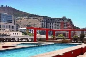 Sunny, Central Cape Town living!