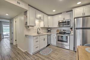 Walk to Old Town Scottsdale Apartment with Patio!