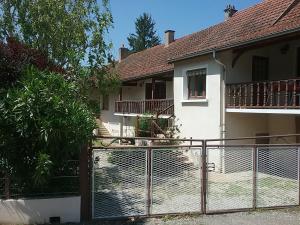 Maisons de vacances Le clos du bief : Maison 3 Chambres