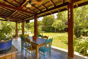 LINDA CHACARA EM CONDO A 40 MIN DE SP com piscina climatizada, churrasqueira, wifi, 5 quartos e muita natureza