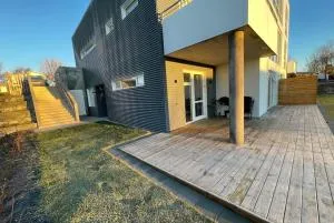 Modern and Spacious 2br apartment only 5,5 km drive from downtown Reykjavik - Álftanes